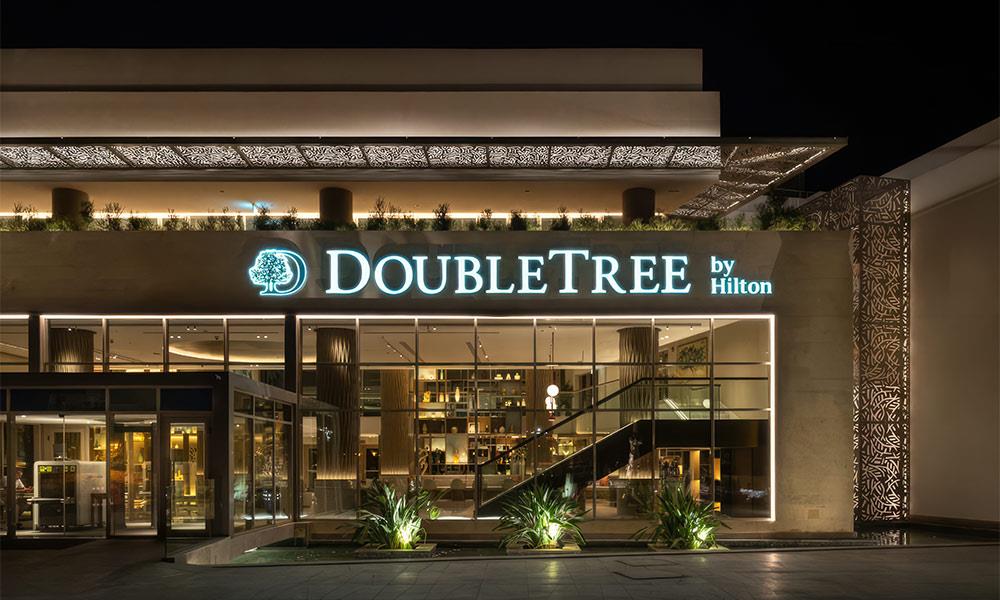 DoubleTree by Hilton Topaz Gigapixel 4x scale